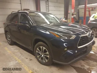 2023 Toyota Highlander Hybrid XLE with VIN 5TDKBRCH6PS118571, listed as a IAAI auction lot 41555440 with 31,712 mi miles. Bid and sale history available at carsss.com. Image 1.