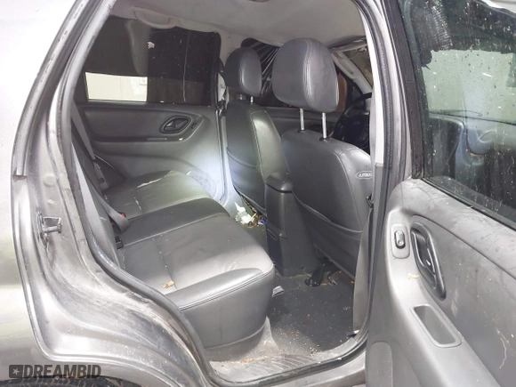 2004 Ford Escape XLT with VIN 1FMCU93174KB67570, listed as a IAAI auction lot 41228124 with 160,176 mi miles. Bid and sale history available at carsss.com. Image 8.