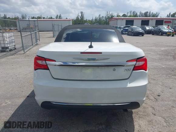 2012 Chrysler 200 Touring with VIN 1C3BCBEBXCN215502, listed as a IAAI auction lot 41913232 with Not Provided miles and . Bid and sale history available at carsss.com. Image 16.