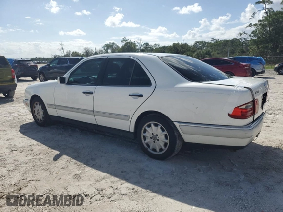 1997 Mercedes-Benz E-Class with VIN WDBJF55F2VJ024815, listed as a Copart auction lot 75228024 with 184,398 mi miles and Non Repairable. Bid and sale history available at carsss.com. Image 2.