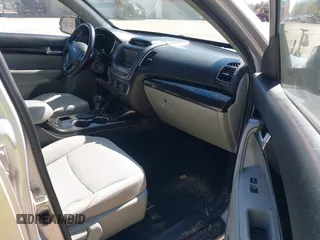 2014 Kia Sorento LX with VIN 5XYKTCA66EG506003, listed as a IAAI auction lot 42155293 with 178,956 mi miles. Bid and sale history available at carsss.com. Image 5.