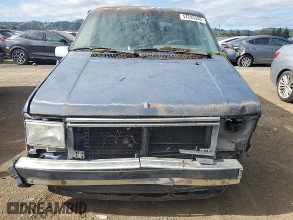 1987 Plymouth Voyager z VIN 2P4FH51G8HR130018, wystawiony jako Copart lot #47295285 z przebiegiem 68 113 mil mil oraz Tytuł czysty. Historia ofert i sprzedaży dostępna na DreamBid. Obrazek 5.