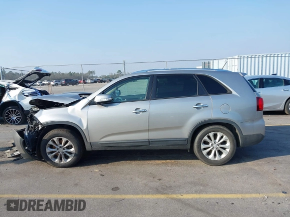 2015 Kia Sorento EX with VIN 5XYKU4A73FG627715, listed as a IAAI auction lot 41474300 with 51,940 mi miles. Bid and sale history available at carsss.com. Image 13.