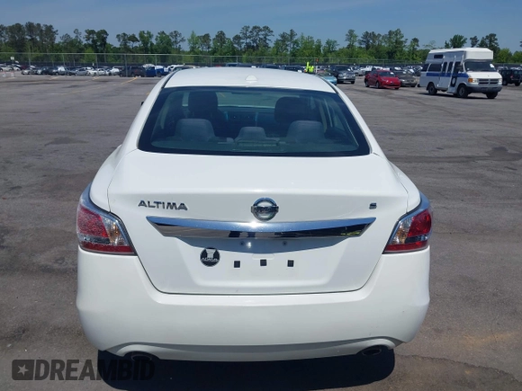 2015 Nissan Altima S with VIN 1N4AL3AP7FN897201, listed as a IAAI auction lot 42026527 with 192,944 mi miles and . Bid and sale history available at carsss.com. Image 16.