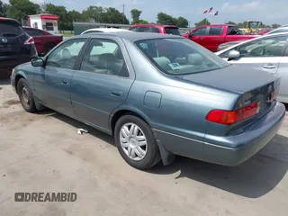 2001 Toyota Camry CE z VIN JT2BG22K310536515, wystawiony jako IAAI lot #42409847 z przebiegiem 205 978 mil mil oraz . Historia ofert i sprzedaży dostępna na DreamBid. Obrazek 3.