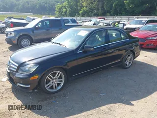 2012 Mercedes-Benz C 300 Sport z VIN WDDGF8BB8CR200253, wystawiony jako IAAI lot #42735797 z przebiegiem 140 277 mil mil oraz . Historia ofert i sprzedaży dostępna na DreamBid. Obrazek 17.