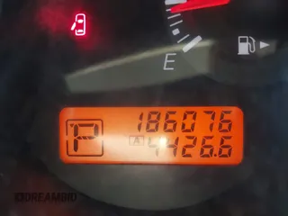 2010 Nissan Versa SL z VIN 3N1BC1CP3AL445757, wystawiony jako IAAI lot #42663321 z przebiegiem 186 076 mil mil oraz . Historia ofert i sprzedaży dostępna na DreamBid. Obrazek 16.