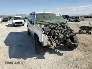 1998 GMC Suburban z VIN 1GKEC16R0WJ712847, wystawiony jako Copart lot #68557804 z przebiegiem 262 538 mil mil oraz Szkoda całkowita • Salvage title. Historia ofert i sprzedaży dostępna na DreamBid. Obrazek 11.
