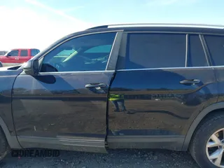 2018 Volkswagen Atlas SE z VIN 1V2LR2CA4JC582833, wystawiony jako IAAI lot #41452891 z przebiegiem 122 396 mil mil oraz . Historia ofert i sprzedaży dostępna na DreamBid. Obrazek 15.