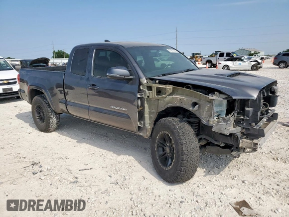 2017 Toyota Tacoma SR5 z VIN 5TFRZ5CNXHX025315, wystawiony jako Copart lot #57901395 z przebiegiem 158 197 mil mil oraz Szkoda całkowita • Salvage title. Historia ofert i sprzedaży dostępna na DreamBid. Obrazek 4.