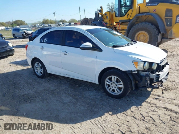 2016 Chevrolet Sonic LS z VIN 1G1JA5SH9G4153814, wystawiony jako IAAI lot #41652173 z przebiegiem 75 161 mil mil oraz . Historia ofert i sprzedaży dostępna na DreamBid. Obrazek 1.
