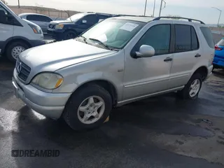 2000 Mercedes-Benz M 320/430/500 с VIN 4JGAB54E3YA160036, выставлен на аукционе IAAI как лот 41975809 с пробегом 170 925 миль миль и . История ставок и продаж доступна на DreamBid. Изображение 2.