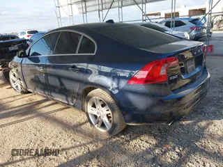 2014 Volvo S60 T5 with VIN YV1612FS2E2282675, listed as a IAAI auction lot 40797039 with 121,598 mi miles. Bid and sale history available at carsss.com. Image 3.