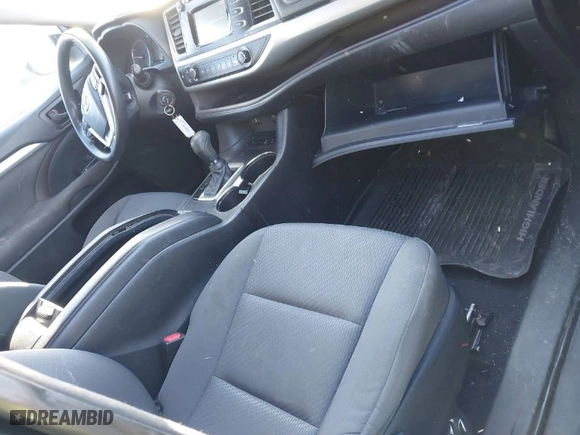 2016 Toyota Highlander LE with VIN 5TDBKRFH2GS236080, listed as a IAAI auction lot 41398580 with 309,094 mi miles. Bid and sale history available at carsss.com. Image 5.