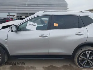 2020 Nissan Rogue SV z VIN JN8AT2MT2LW017772, wystawiony jako IAAI lot #42035440 z przebiegiem 47 503 mil mil oraz . Historia ofert i sprzedaży dostępna na DreamBid. Obrazek 15.