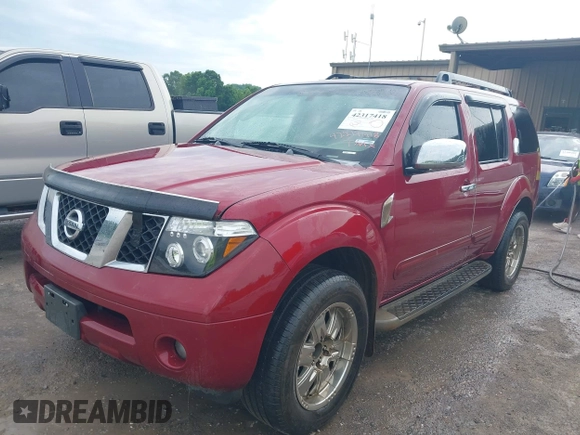 2006 Nissan Pathfinder SE z VIN 5N1AR18U46C625611, wystawiony jako IAAI lot #42317418 z przebiegiem 246 810 mil mil oraz . Historia ofert i sprzedaży dostępna na DreamBid. Obrazek 2.