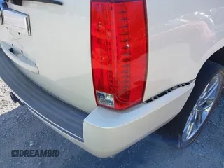 2009 Cadillac Escalade z VIN 1GYFK53219R121847, wystawiony jako IAAI lot #41818934 z przebiegiem 132 293 mil mil oraz . Historia ofert i sprzedaży dostępna na DreamBid. Obrazek 17.