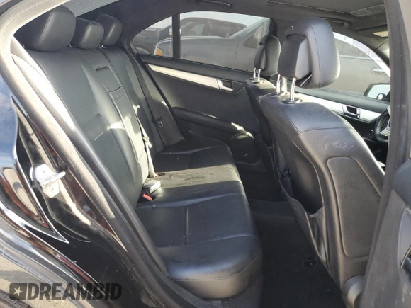 2013 Mercedes-Benz C 250 Sport z VIN WDDGF4HB9DA743160, wystawiony jako Copart lot #83699384 z przebiegiem Nie podano mil oraz Szkoda całkowita • Salvage title. Historia ofert i sprzedaży dostępna na DreamBid. Obrazek 10.