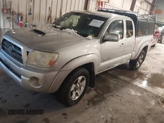 2006 Toyota Tacoma with VIN 5TEUU42N26Z318670, listed as a IAAI auction lot 41582774 with 214,539 mi miles. Bid and sale history available at carsss.com. Image 16.
