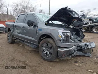 2024 Ford F-150 Lightning XLT z VIN 1FTVW3LK0RWG14334, wystawiony jako IAAI lot #41856218 z przebiegiem 2 037 mil mil oraz . Historia ofert i sprzedaży dostępna na DreamBid. Obrazek 1.