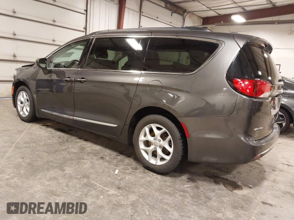 2017 Chrysler Pacifica Touring L with VIN 2C4RC1BG5HR803306, listed as a IAAI auction lot 41968455 with 84,714 mi miles and . Bid and sale history available at DreamBid. Image 3.