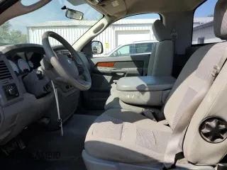 2006 Dodge 1500 ST z VIN 1D7HA16276J151165, wystawiony jako Copart lot #71070264 z przebiegiem 152 324 mil mil oraz Szkoda całkowita • Salvage title. Historia ofert i sprzedaży dostępna na DreamBid. Obrazek 7.