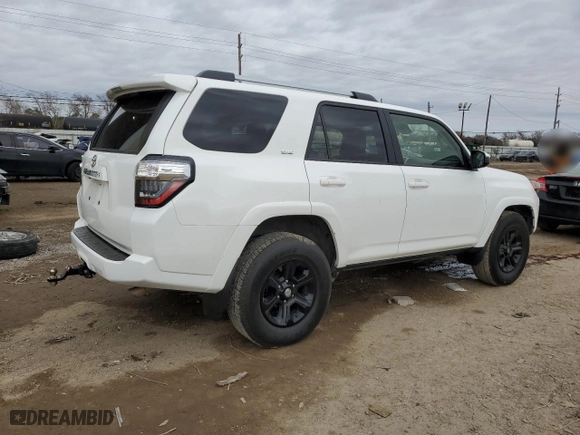 2022 Toyota 4Runner SR5 with VIN JTEEU5JR4N5267829, listed as a Copart auction lot 42493685 with 50,903 mi miles and Salvage Title. Bid and sale history available at carsss.com. Image 3.