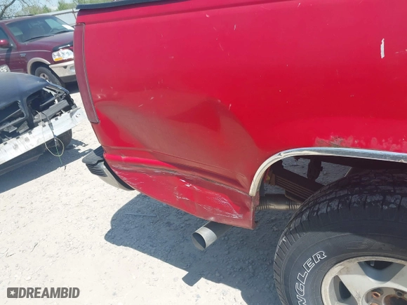 1994 Chevrolet C/K 2500 with VIN 1GCFC24KXRE116072, listed as a IAAI auction lot 42109439 with 212,142 mi miles. Bid and sale history available at carsss.com. Image 6.