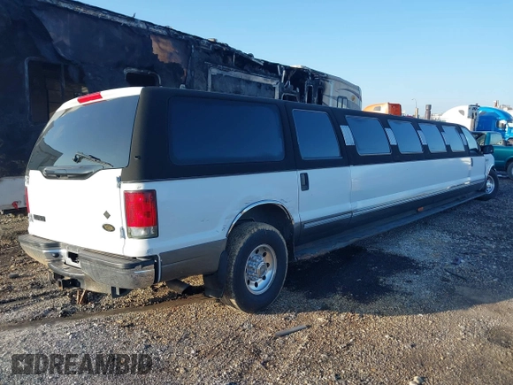 2003 Ford Excursion XLT z VIN 1FMNU40F03EA06549, wystawiony jako IAAI lot #42231165 z przebiegiem 176 564 mil mil oraz . Historia ofert i sprzedaży dostępna na DreamBid. Obrazek 4.