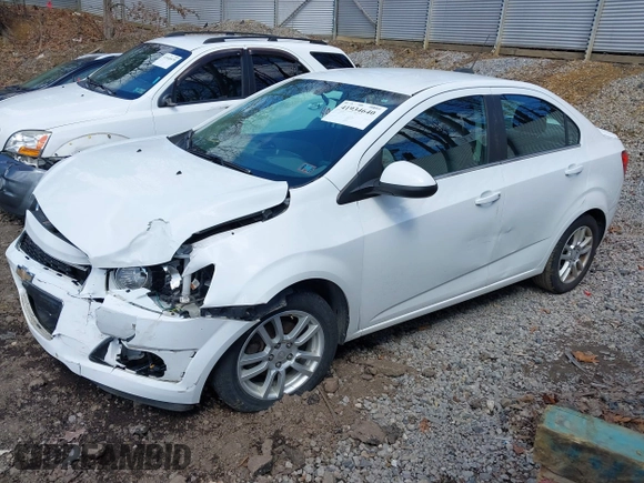 2015 Chevrolet Sonic LT z VIN 1G1JC5SG5F4147301, wystawiony jako IAAI lot #41934640 z przebiegiem 68 593 mil mil oraz . Historia ofert i sprzedaży dostępna na DreamBid. Obrazek 17.