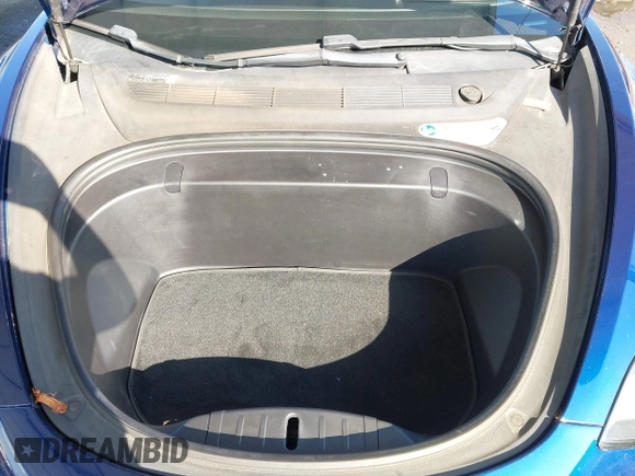 2018 Tesla Model 3 Long Range Battery z VIN 5YJ3E1EA8JF014706, wystawiony jako IAAI lot #41453650 z przebiegiem 68 037 mil mil oraz . Historia ofert i sprzedaży dostępna na DreamBid. Obrazek 10.