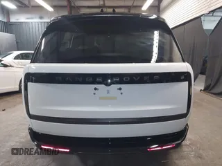 2025 Land Rover Range Rover SE z VIN SALKPBFU1SA280561, wystawiony jako IAAI lot #41487938 z przebiegiem 342 mil mil oraz . Historia ofert i sprzedaży dostępna na DreamBid. Obrazek 17.