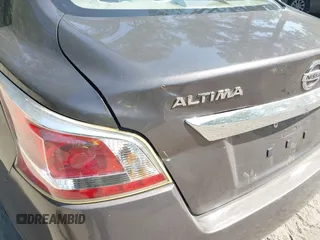 2013 Nissan Altima SV with VIN 1N4AL3AP0DC292204, listed as a IAAI auction lot 42844510 with 173,596 mi miles and . Bid and sale history available at DreamBid. Image 13.