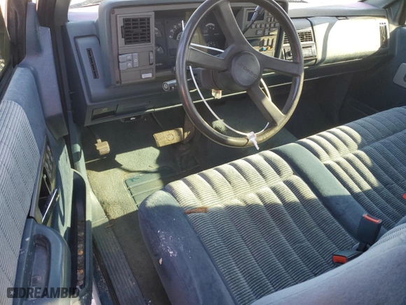 1990 Chevrolet C/K 1500 with VIN 1GCDC14K3LZ112608, listed as a Copart auction lot 83485314 with 131,121 mi miles and Salvage Title. Bid and sale history available at carsss.com. Image 8.