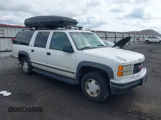1999 GMC Suburban с VIN 3GKFK16R2XG521294, выставлен на аукционе IAAI как лот 42533583 с пробегом 174 527 миль миль и . История ставок и продаж доступна на DreamBid. Изображение 1.