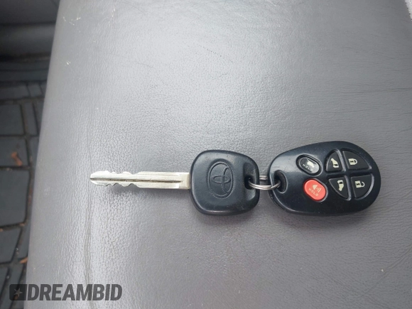 2008 Toyota Sienna XLE z VIN 5TDZK22C38S117648, wystawiony jako IAAI lot #42305609 z przebiegiem 231 156 mil mil oraz . Historia ofert i sprzedaży dostępna na DreamBid. Obrazek 11.