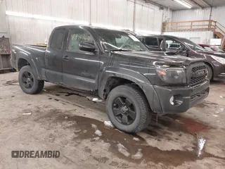 2006 Toyota Tacoma with VIN 5TEUU42N06Z169272, listed as a IAAI auction lot 41340364 with 142,613 mi miles. Bid and sale history available at carsss.com. Image 1.