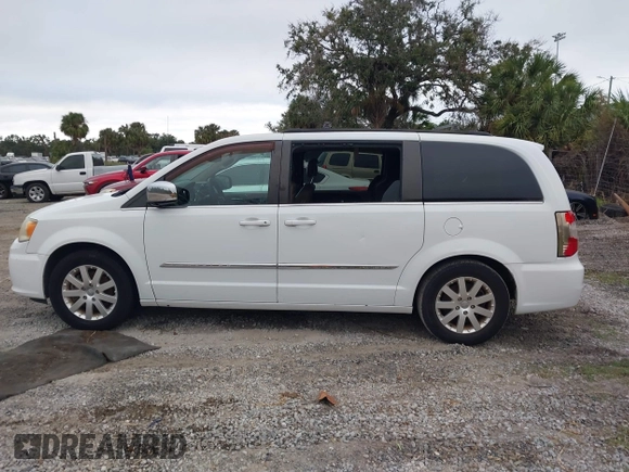 2014 Chrysler Town & Country Touring-L with VIN 2C4RC1CG7ER460427, listed as a IAAI auction lot 40876176 with 177,707 mi miles. Bid and sale history available at carsss.com. Image 14.