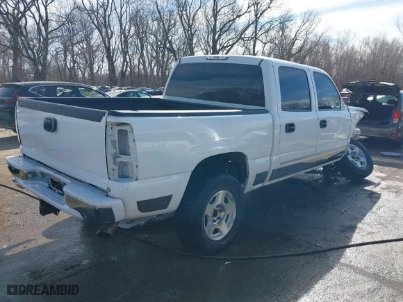 2005 Chevrolet Silverado 1500 LS with VIN 2GCEK13T151233103, listed as a IAAI auction lot 41656738 with 216,008 mi miles. Bid and sale history available at carsss.com. Image 4.