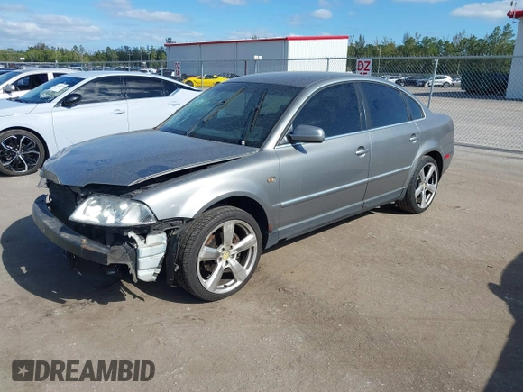 2003 Volkswagen Passat GL z VIN WVWMD63BX3E423052, wystawiony jako IAAI lot #39234258 z przebiegiem 267 688 mil mil oraz . Historia ofert i sprzedaży dostępna na DreamBid. Obrazek 2.