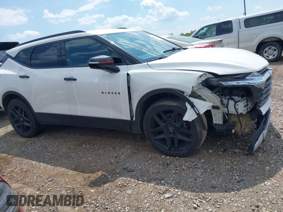 2021 Chevrolet Blazer LT z VIN 3GNKBCRS6MS510688, wystawiony jako IAAI lot #42651746 z przebiegiem 84 794 mil mil oraz . Historia ofert i sprzedaży dostępna na DreamBid. Obrazek 12.