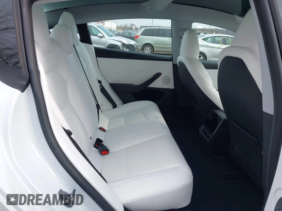 2025 Tesla Model 3 Long Range z VIN 5YJ3E1EB3SF899746, wystawiony jako IAAI lot #41678122 z przebiegiem 2 249 mil mil oraz . Historia ofert i sprzedaży dostępna na DreamBid. Obrazek 8.