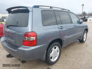 2006 Toyota Highlander w/3rd Row with VIN JTEEP21A960187229, listed as a IAAI auction lot 41723497 with 151,983 mi miles. Bid and sale history available at carsss.com. Image 4.