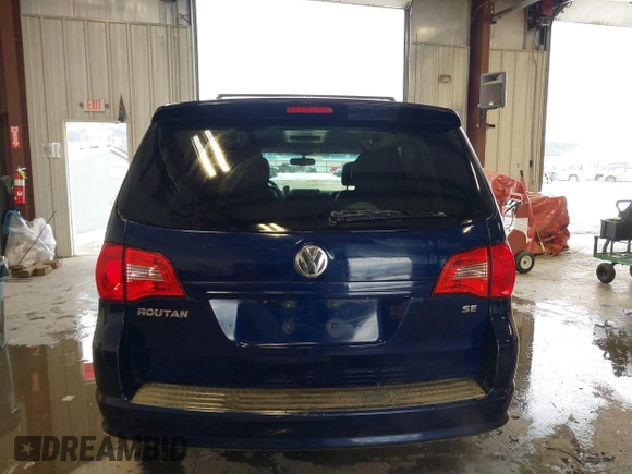 2014 Volkswagen Routan SE with VIN 2C4RVABG2ER134482, listed as a IAAI auction lot 41533277 with 118,193 mi miles and . Bid and sale history available at DreamBid. Image 17.