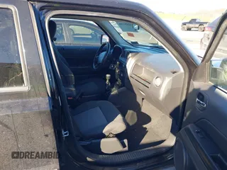 2010 Jeep Patriot Sport z VIN 1J4NF1GB2AD638062, wystawiony jako IAAI lot #41051186 z przebiegiem 204 239 mil mil oraz . Historia ofert i sprzedaży dostępna na DreamBid. Obrazek 5.