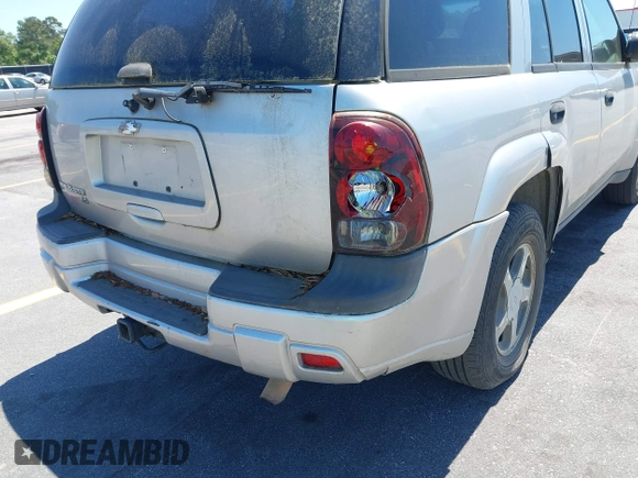 2006 Chevrolet TrailBlazer LS with VIN 1GNDS13S762123961, listed as a IAAI auction lot 42122088 with 241,349 mi miles and . Bid and sale history available at DreamBid. Image 13.