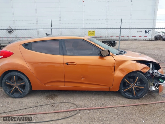 2015 Hyundai Veloster RE:FLEX with VIN KMHTC6AD8FU238345, listed as a IAAI auction lot 41549377 with 117,240 mi miles. Bid and sale history available at carsss.com. Image 14.