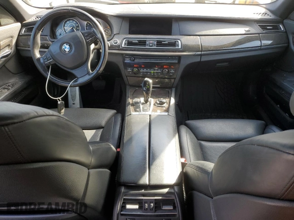 2012 BMW 7 Series 750i z VIN WBAKA8C50CDS99866, wystawiony jako Copart lot #48728465 z przebiegiem 129 547 mil mil oraz Szkoda całkowita • Salvage title. Historia ofert i sprzedaży dostępna na DreamBid. Obrazek 8.