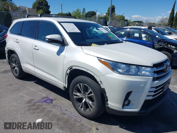 2018 Toyota Highlander LE z VIN 5TDZZRFH2JS278492, wystawiony jako IAAI lot #39094360 z przebiegiem 44 531 mil mil oraz . Historia ofert i sprzedaży dostępna na DreamBid. Obrazek 1.