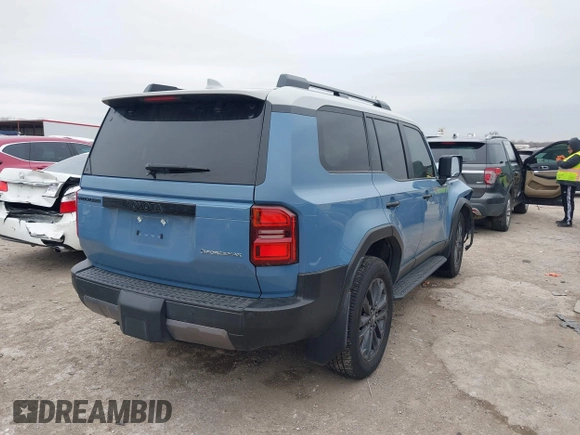 2024 Toyota Land Cruiser z VIN JTEABFAJ9RK015313, wystawiony jako IAAI lot #41573592 z przebiegiem 11 124 mil mil oraz . Historia ofert i sprzedaży dostępna na DreamBid. Obrazek 4.